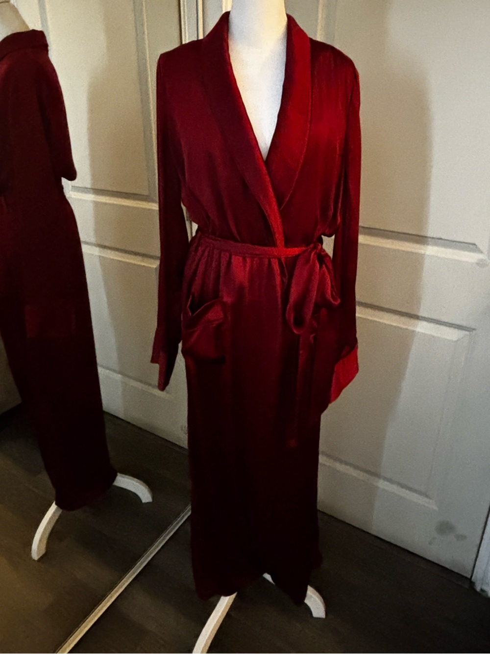 SKIMS Woven Shine Long Robe in Deep Red with Tie Belt - Picture 5 of 5